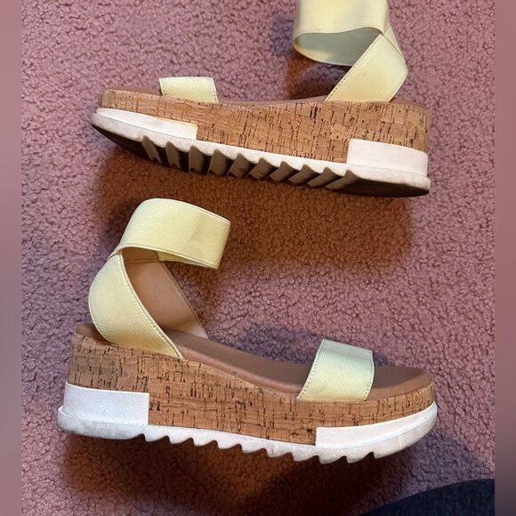 Steve Madden Elba wedge sandal light green - Picture 1 of 5